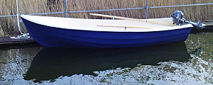Ruderboot mit führerscheinfreiem Außenbordmotor